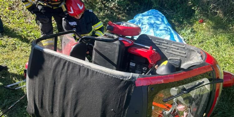 Tragedie! Bărbat de 79 de ani, găsit mort după ce un moped a ajuns în șanț