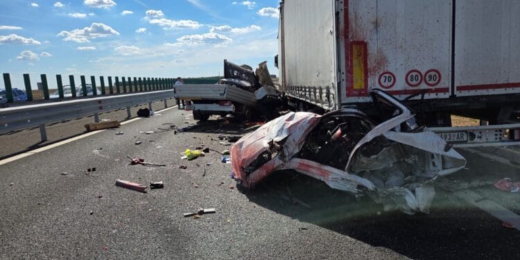 Tragedie pe DEx12 Craiova–Pitești! Trei oameni au murit și alți doi au fost răniți într-un accident cumplit