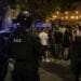 Petrecere cu scandal uriaș! Polițiștii și jandarmii, atacați cu pietre și sticle. Au intervenit mascații