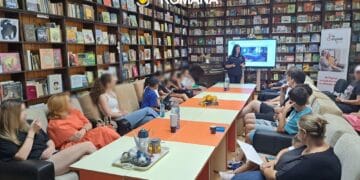 Capcanele din spatele ecranelor. Polițiștii avertizează asupra pericolelor din online și a influenței inteligenței artificiale