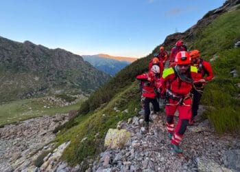 Alertă în Munții Făgăraș! Șase turiști străini, epuizați pe traseu. Salvamont Argeș intervine pentru evacuarea lor