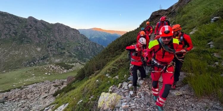 Alertă în Munții Făgăraș! Șase turiști străini, epuizați pe traseu. Salvamont Argeș intervine pentru evacuarea lor