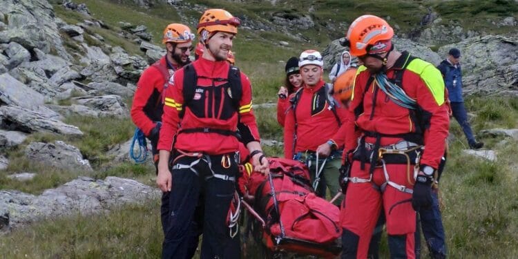 Turist de 40 de ani, rănit grav în munți. A fost preluat de elicopter!