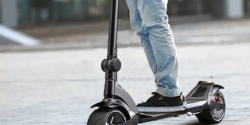 Adolescent prins cu o trotinetă electrică pentru care avea nevoie de permis!