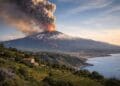 Etna s-a reactivat. Zborurile de pe aeroportul din Catania, suspendate până duminică la prânz