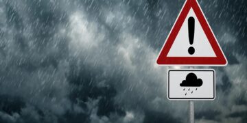Alertă de cod roșu! Românii, avertizați să evite deplasările într-o anumită țară