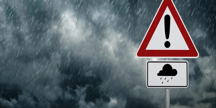 Alertă de cod roșu! Românii, avertizați să evite deplasările într-o anumită țară