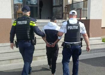 Tânără bătută cu brutalitate de iubit, în plină stradă! Femeia s-a prăbușit sub privirile martorilor