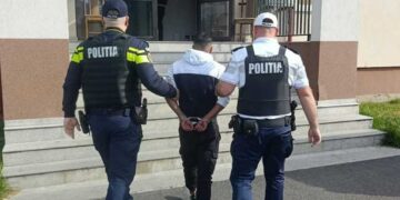 Tânără bătută cu brutalitate de iubit, în plină stradă! Femeia s-a prăbușit sub privirile martorilor