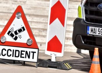 Adolescent de 16 ani, lovit pe trecerea de pietoni! Șoferul a fugit de la locul accidentului