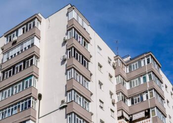 Veste importantă pentru românii cu balcoane închise! Ce se întâmplă cu impozitele și amenzile