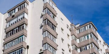 Veste importantă pentru românii cu balcoane închise! Ce se întâmplă cu impozitele și amenzile