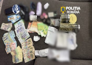 Rețea de traficanți de droguri, destructurată de DIICOT! Cinci persoane reținute, bani în cinci valute și un pistol descoperite la percheziții