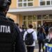 Atac cu o macetă într-un liceu! Elev de 15 ani, ridicat de polițiști după ce și-a rănit un coleg