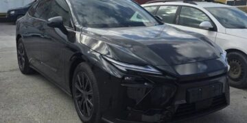 Mașină de lux descoperită de polițiști! Era căutată de autoritățile din Suedia