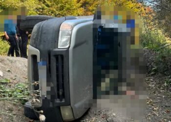 Au plecat la plimbare și nu s-au mai întors! Doi bătrâni, găsiți morți într-o mașină răsturnată în râpă