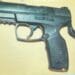 Percheziții într-un dosar de proxenetism. Polițiștii au găsit un pistol și petarde interzise