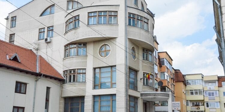 Caz grav! Un bărbat de 45 de ani ar fi chemat un copil de 13 ani la întâlnire în scopuri sexuale