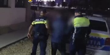 Și-ar fi agresat propria mamă. Bărbat reținut de polițiști!