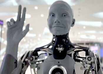 Caz șocant! O adolescentă de 16 ani, hărțuită sexual de un robot în fața unui fast-food