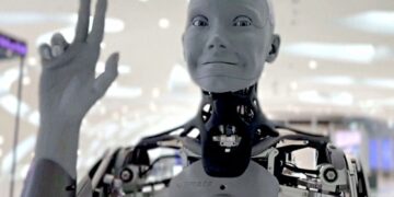Caz șocant! O adolescentă de 16 ani, hărțuită sexual de un robot în fața unui fast-food