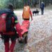 Accidente pe munte! Trei turiști salvați de Salvamont. O persoană s-a rostogolit pe potecă și a suferit o fractură