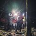Doi tineri de 19 ani, salvați în toiul nopții din munți! Au rămas fără lumină pe traseu